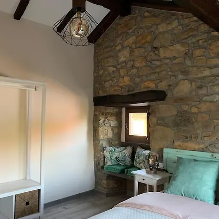 Casa Rural Vivienda Vacacional L'curuxa Complejo Caleacabo Biescas (Asturias)