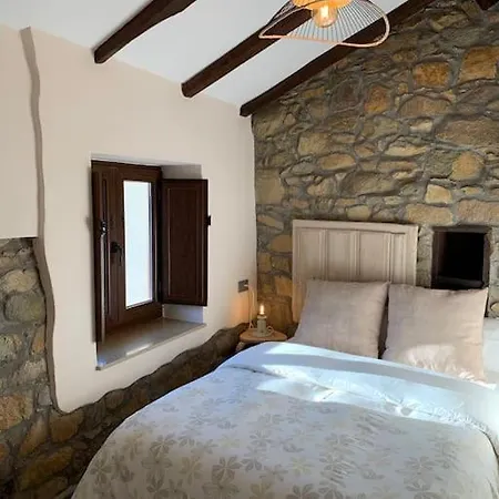 Casa Rural Vivienda Vacacional L'curuxa Complejo Caleacabo Biescas (Asturias)